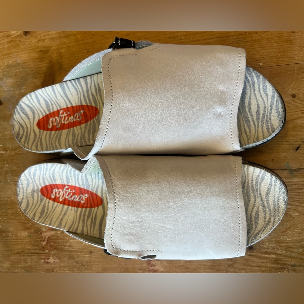 Women’s sandals.